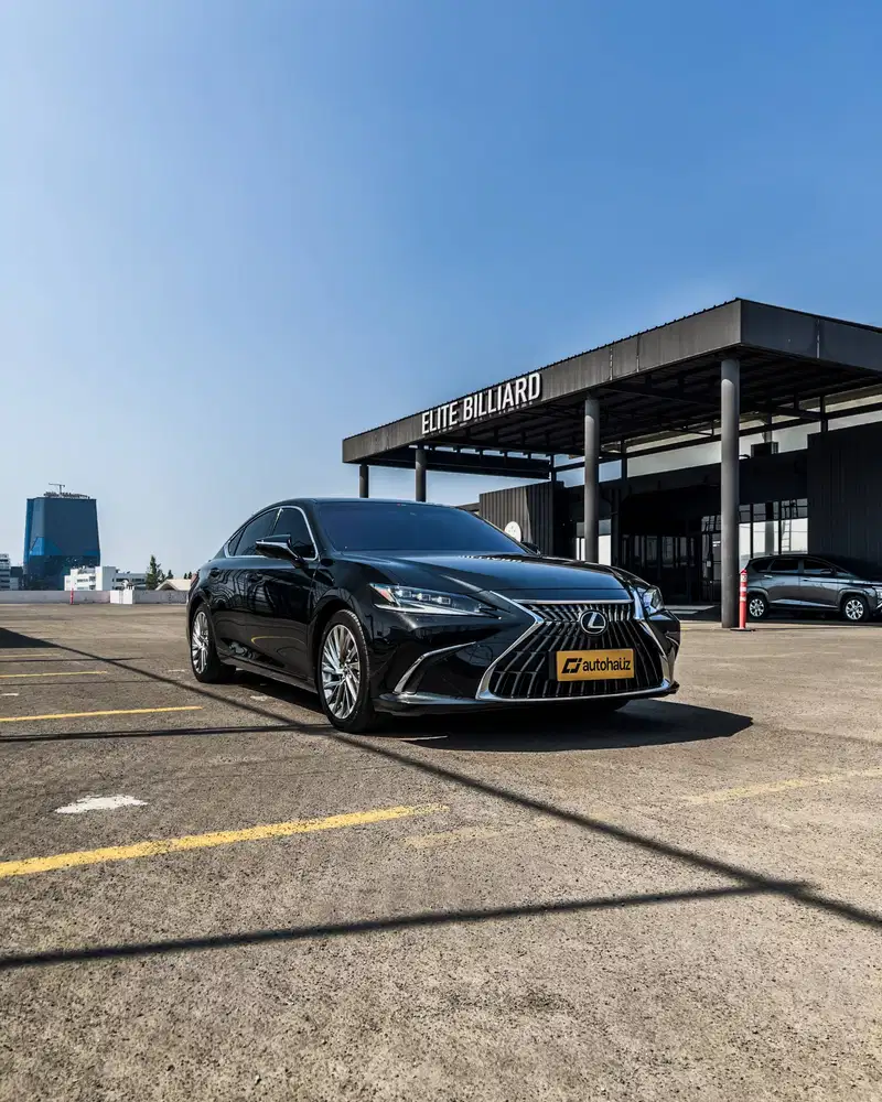 LEXUS ES300H ULTRALUXURY 2023