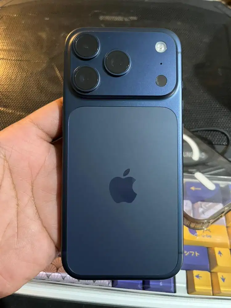 iPhone 17 Pro 256 GB iBox Deep Blue Fullset 100% Mulus Garansi 2027