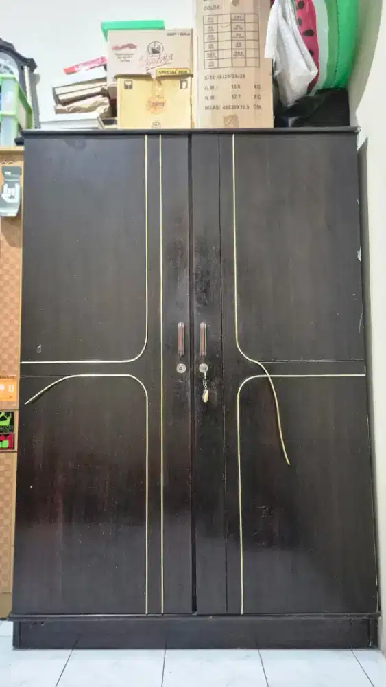 Lemari baju kayu
