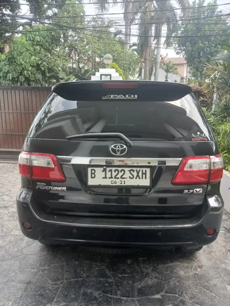 Di jual mobil toyota fotuner tahun 2010