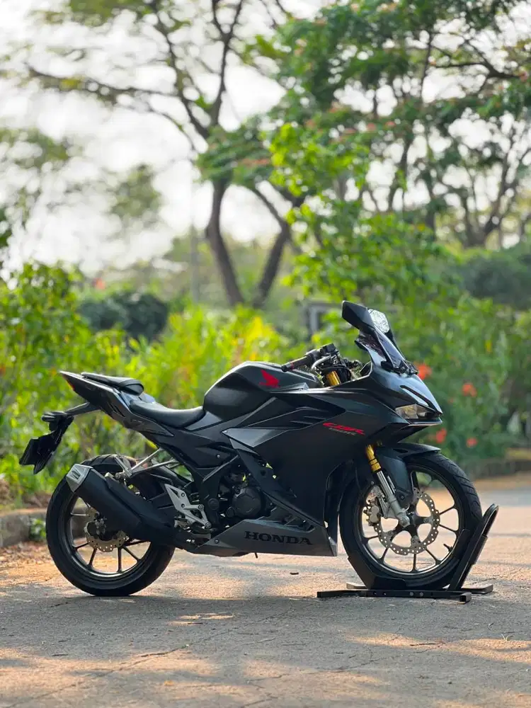 HONDA NEW CBR 150R HITAM 2022 KM 7K PAJAK PANJANG SUPER MULUS