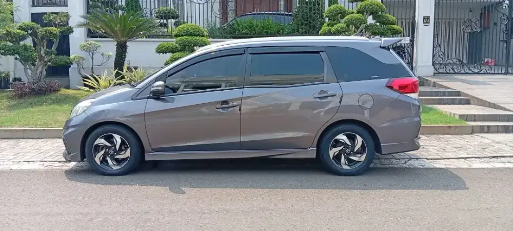 Mobilio RS 1.5 AT 2015 pakai dari baru