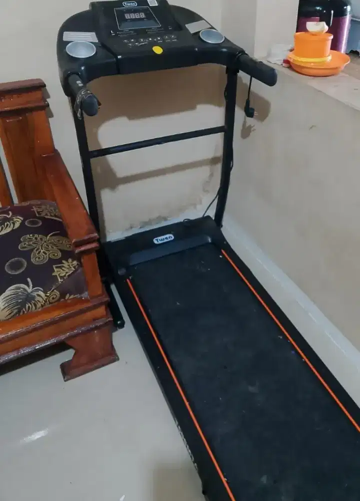 tredmil bekas pemakaian 1 tahun