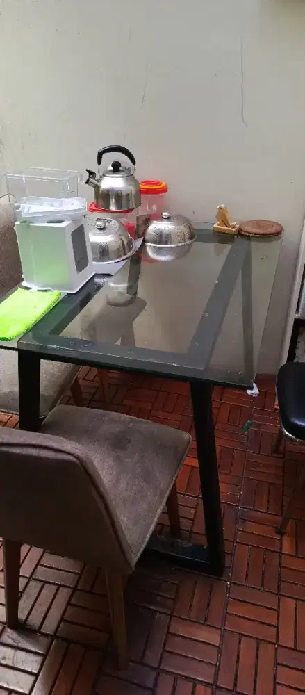 Dijual Meja Makan (Puri Botanical Kembangan Jakarta Barat)
