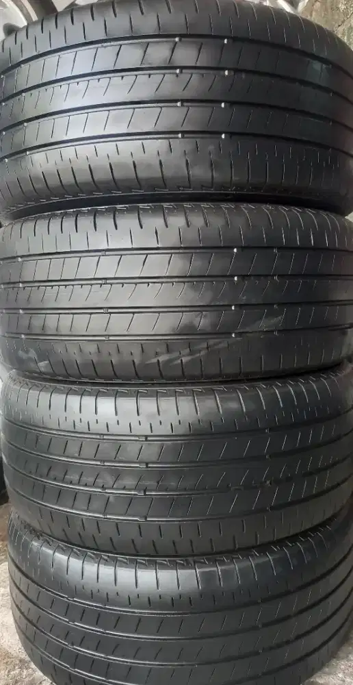 Ban bridgestone turanza t005 A ukuran 235/45/18