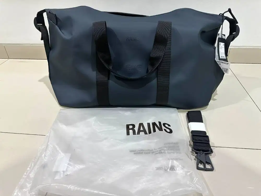 Tas Duffel Waterproof Merek RAINS Hilo Weekend Bag