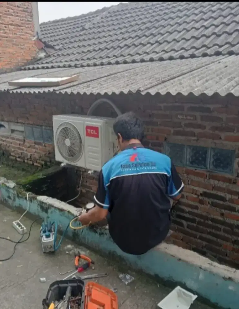 Servis AC,bongkar pasang AC, pasang AC dan cuci AC bergaransi