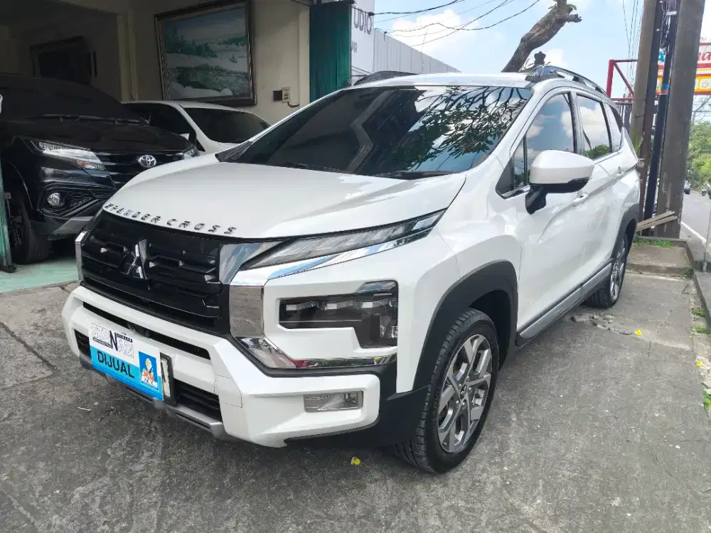 New Xpander Cross Premium 2024 putih
