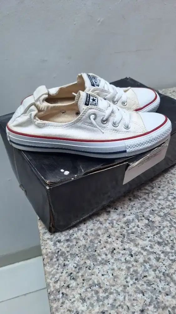 Converse wanita Putih