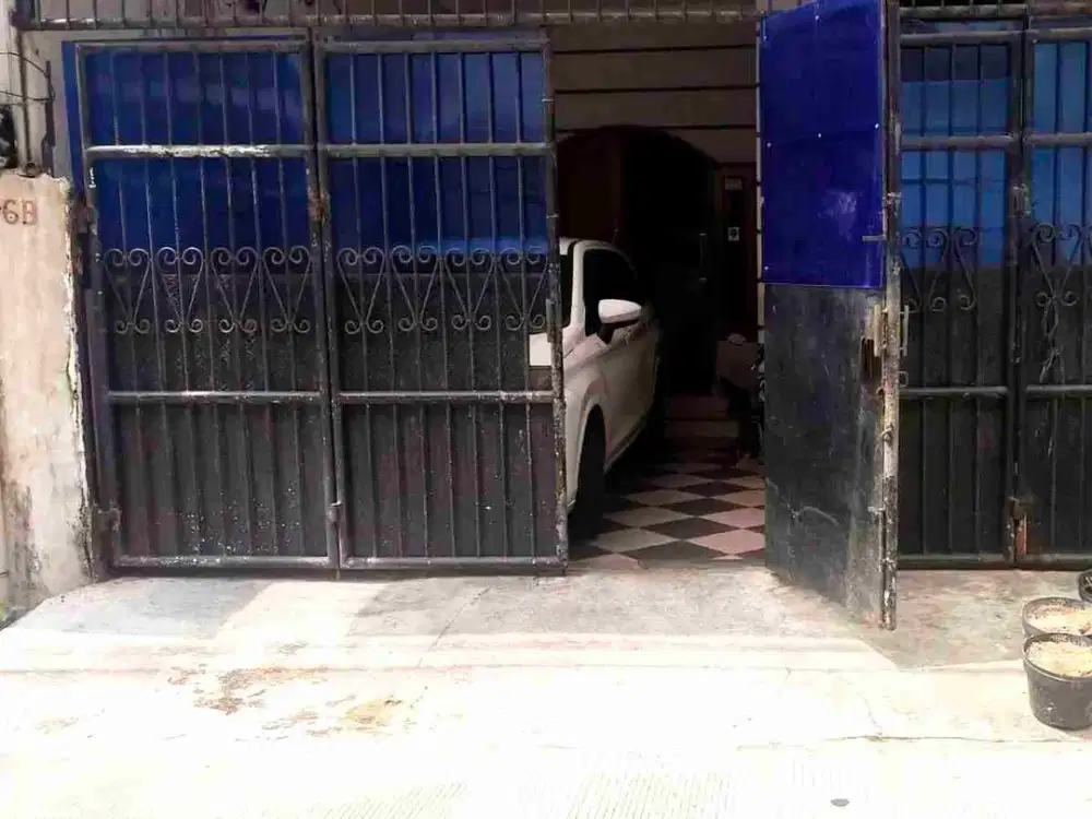 RUMAH STRATEGIS SAWAH BESAR 3,5 LANTAI DISEKITARNYA USAHA SPARE PART