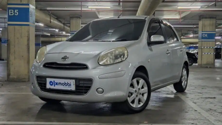 KM Rendah - Nissan March 1.2 L Bensin-MT 2012