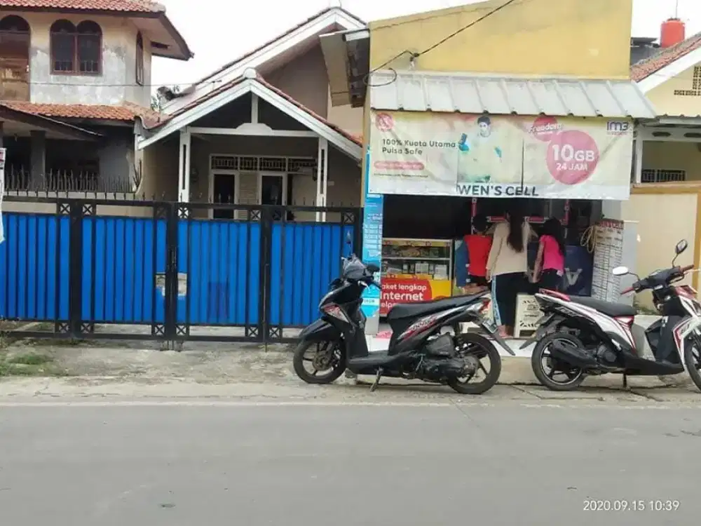 Di jual rumah dan toko pinggir jalan ada garden belakang