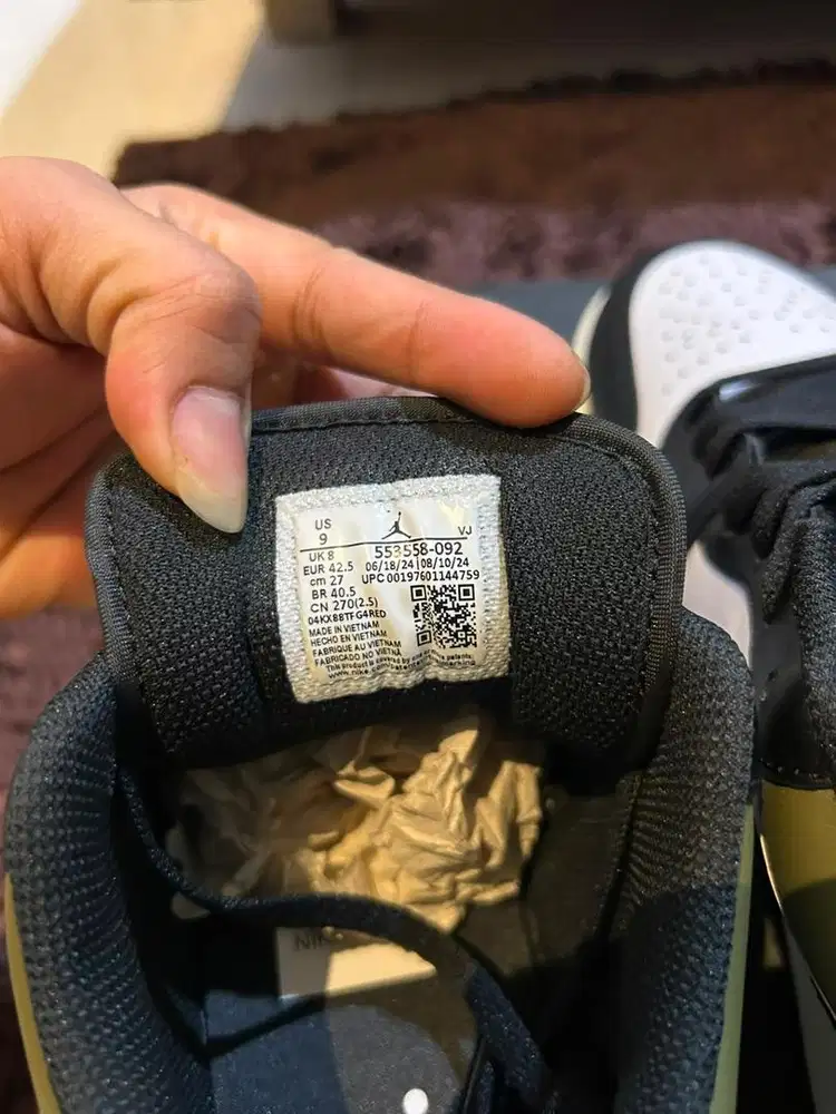 Jordan 1 low black middle olive