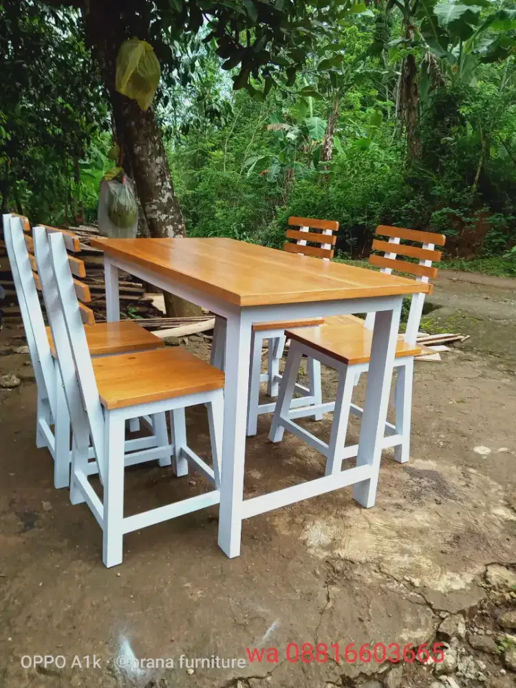 Meja kursi warung makan dan cafe
