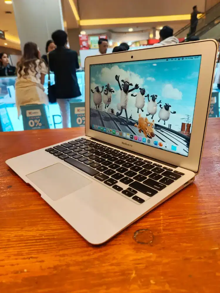 Macbook Air 11 inch early 2014