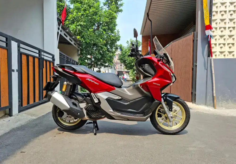 Honda ADV 160 CBS ISS MULUSSS Pajak Hidup Panjang