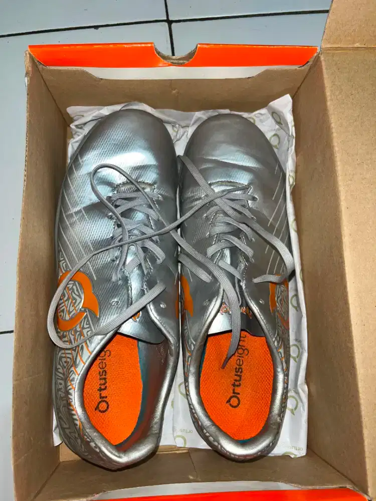 Sepatu Futsal Ortuseight insignia FG