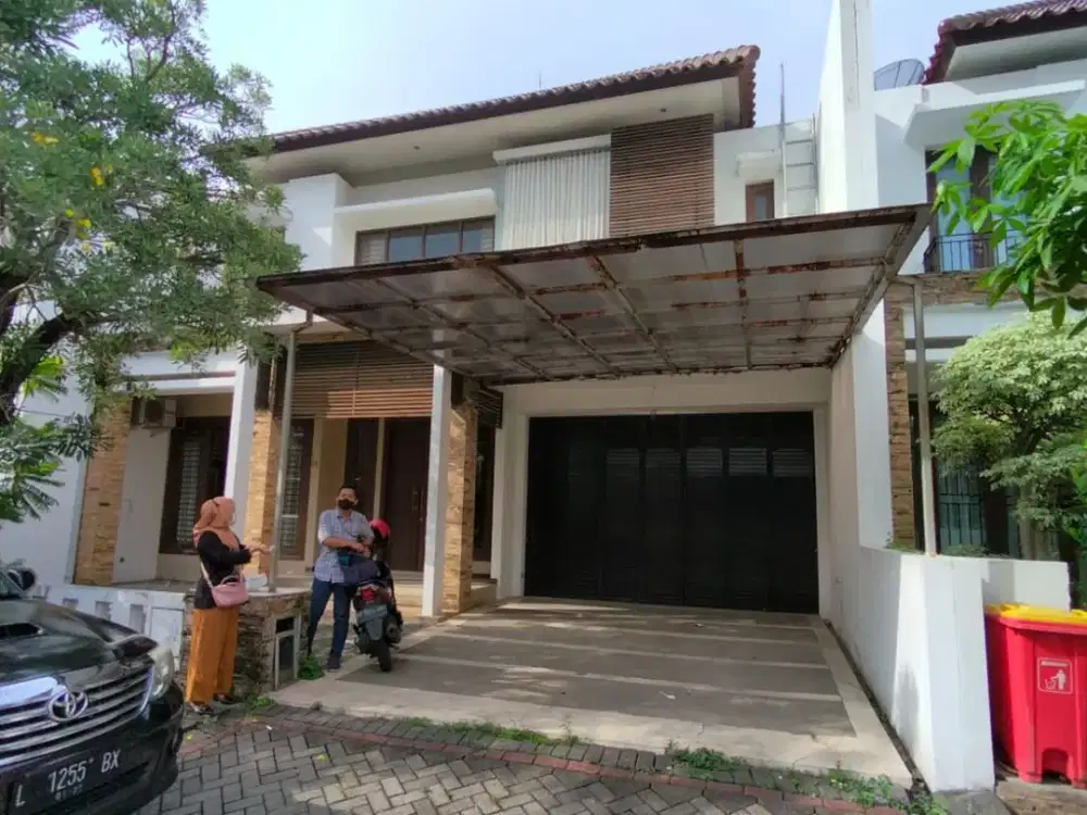 Rumah Disewakan Kertajaya Indah Regency LT 300 m2 4+1 KT Dekat Galaxy Mall dan ITS