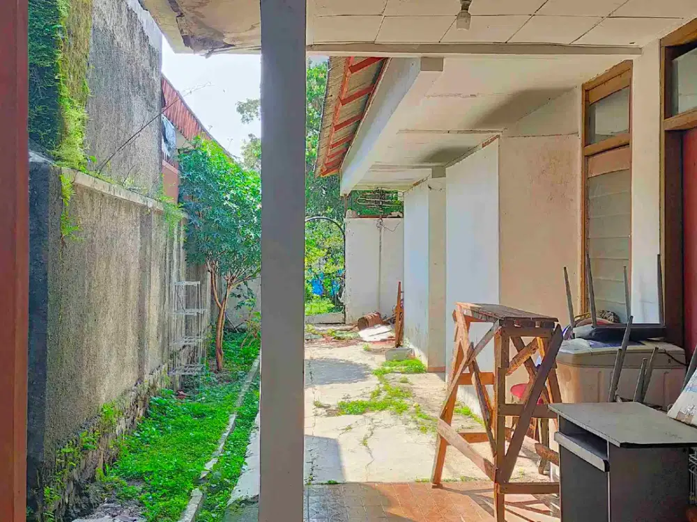 RUMAH BESAR LAHAN LUAS DI ANTAPANI LAMA
