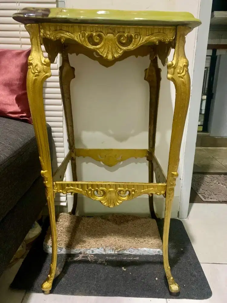 Meja onyx iron cast
