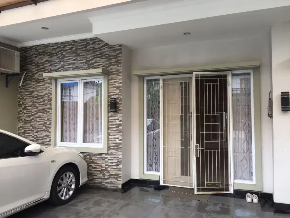 Disewakan Rumah 2,5 Lantai  Furnished Harapan Indah Regency