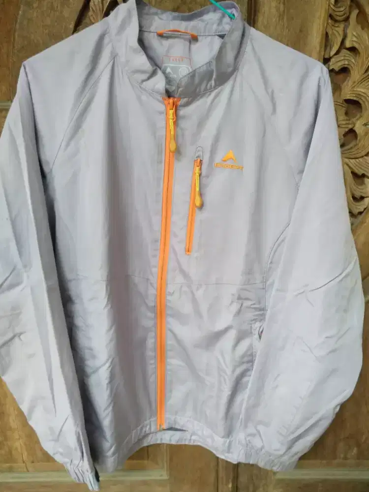 Jaket Eiger hiking preloved ukuran L