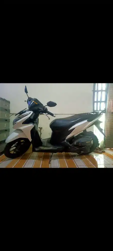 Di jual bth mtr Honda Vario warna putih THN 2012