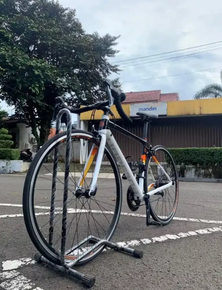 Polygon Strattos S3 Road Bike
