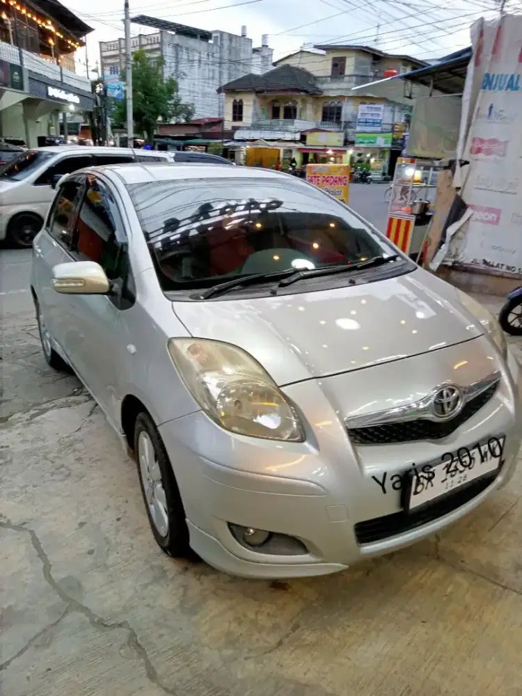 Toyota Yaris bakpao tipe E manual
