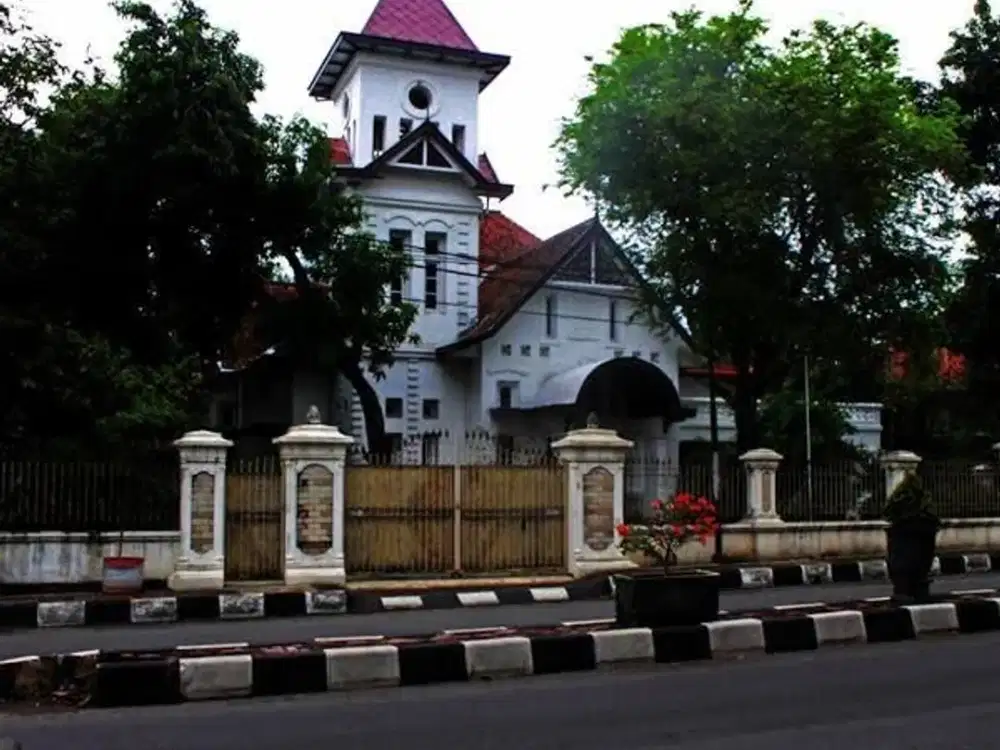 Dijual bangunan bersejarah di pusat kota Majalengka