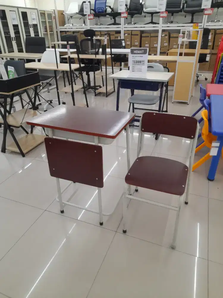 Kursi Kelas Ergonomis