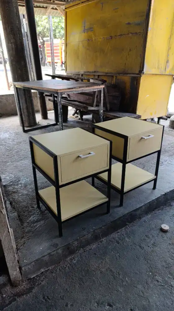 Nakas Lampu Tidur/Laci Hotel 40×40×60