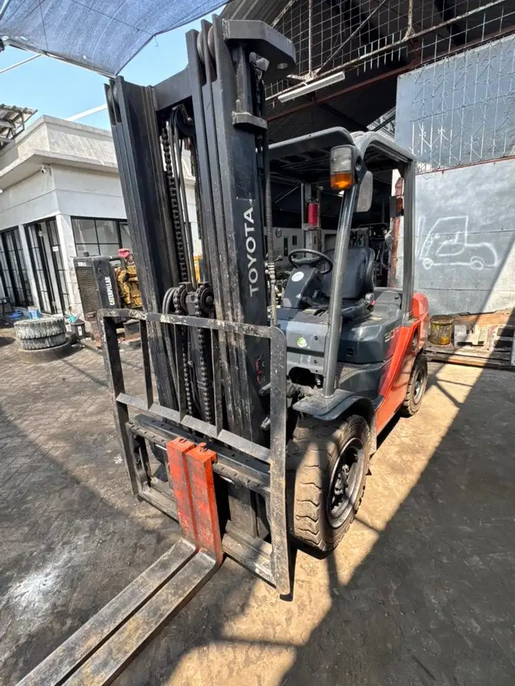 Forklift Bekas Toyota 3 TON 4.7 meter