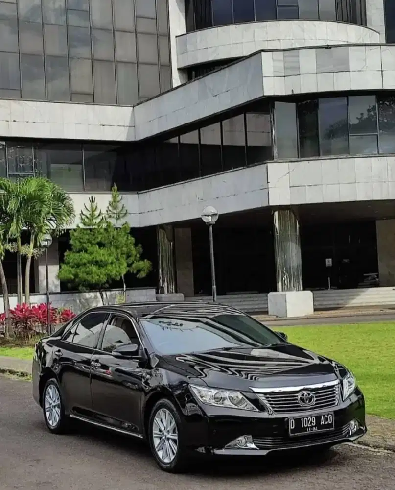 LOW KM // TOYOTA NEW CAMRY V 2.5 AT 2014