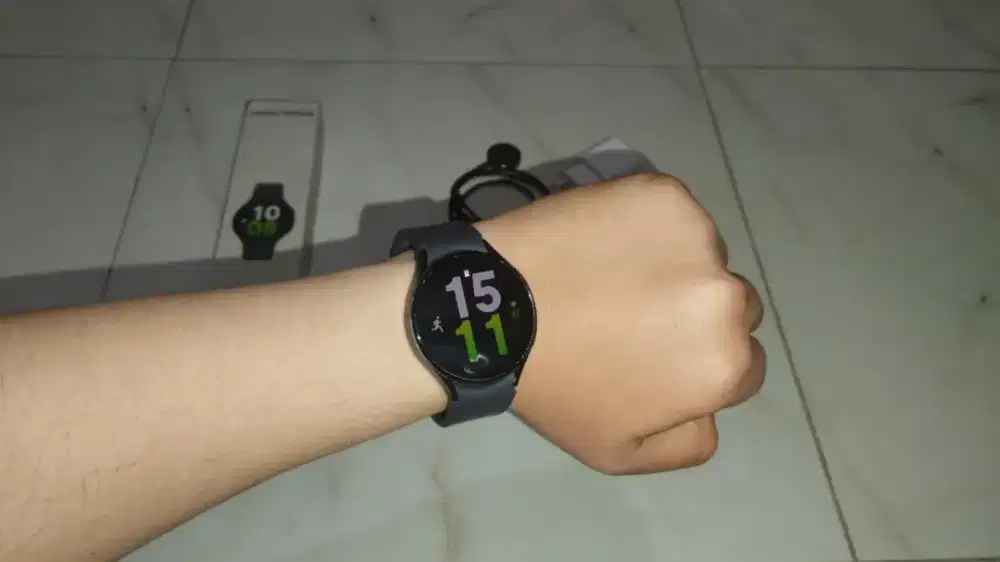 Jam Smartwatch Samsung Galaxy Watch 5 44mm Black – Fullset dan bonus