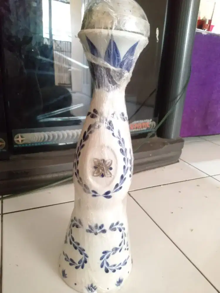 Botol azul kosong pajangan