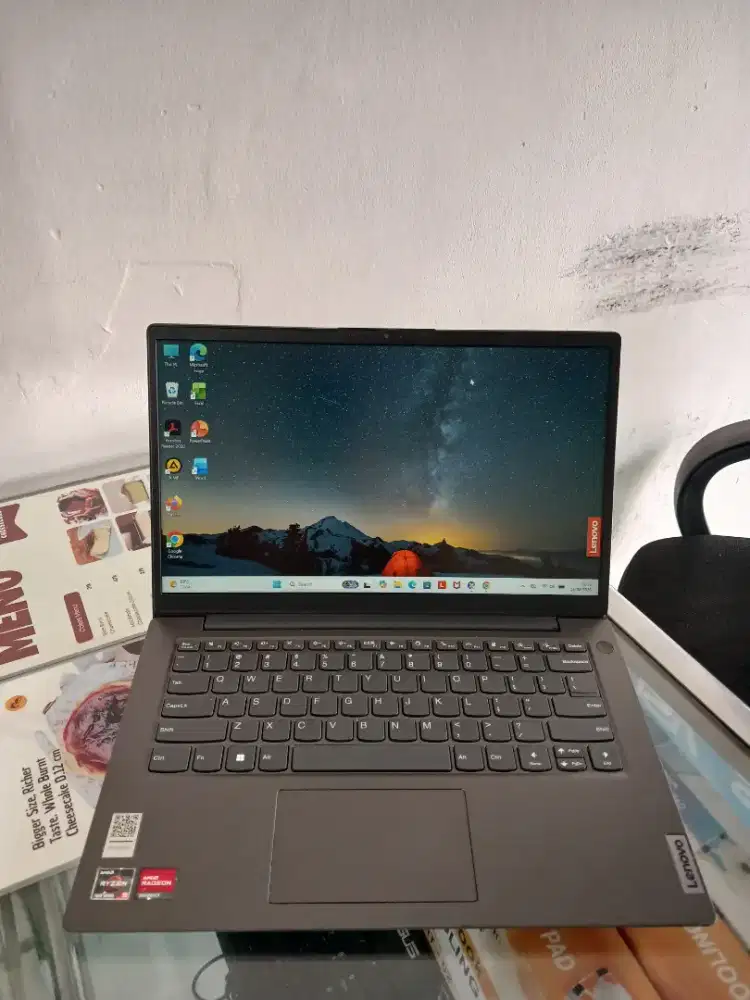 Laptop Lenovo V14 G4 Amd Ryzen 5 7430U Ram 16 Ssd 512