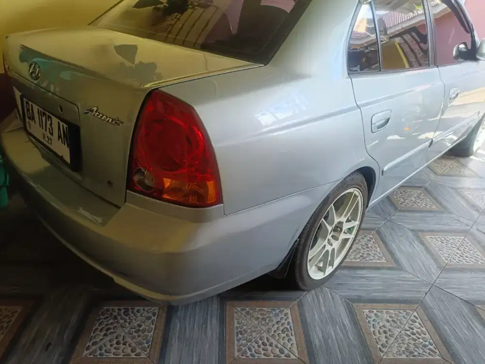 Mobil Sedan Hyundai Accent Verna