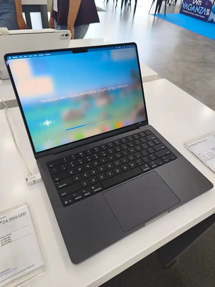 Readyyy Macbook Pro M5.Bisa kredit murah syarat KTP saja.