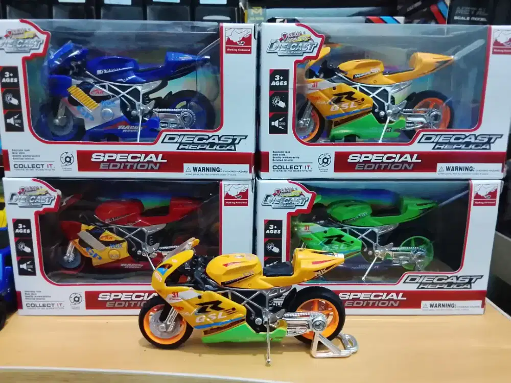 Diecast motor balap