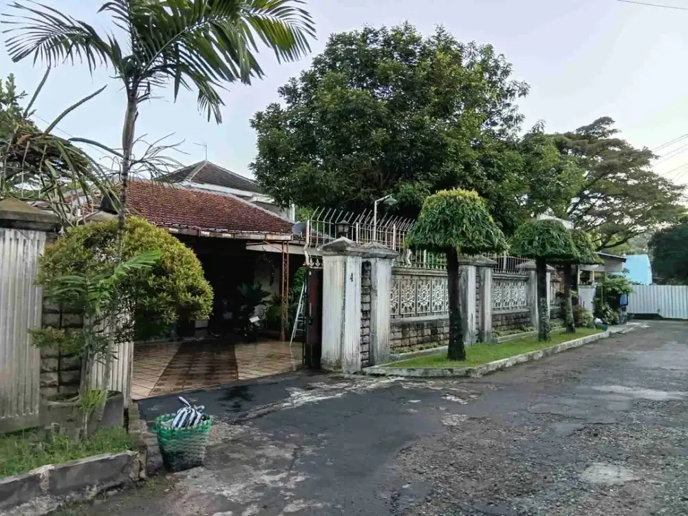 Rumah Tengah Kota SOLO di Jl. Rajawali, dekat Stadion Manahan Solo