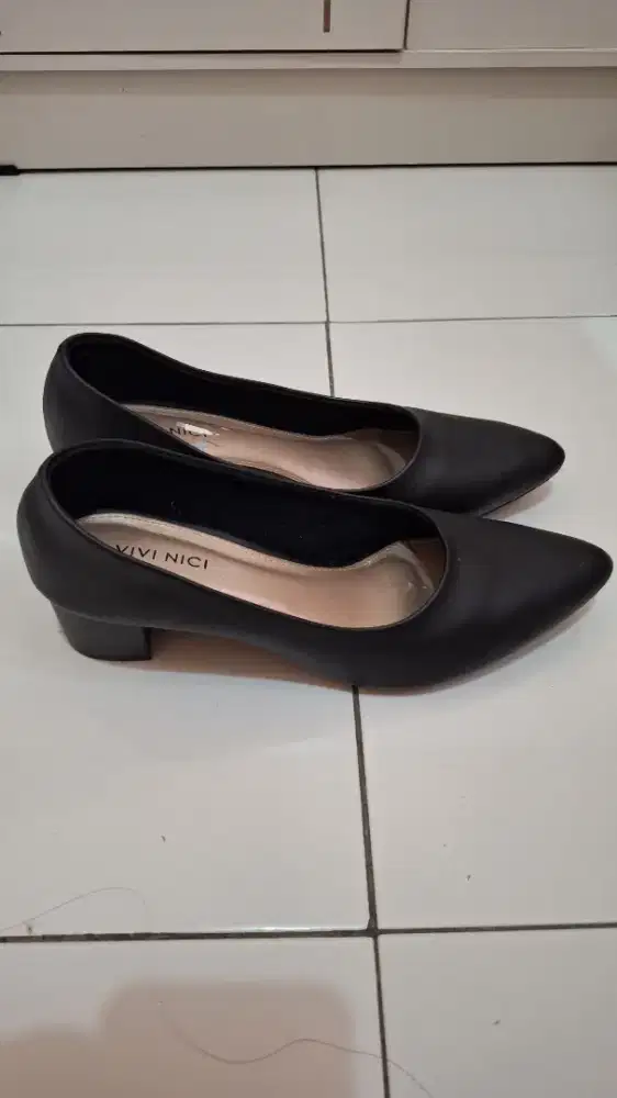 Vivi Nici Hitam Size 40 Like New