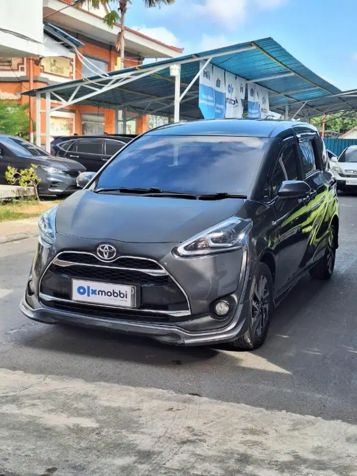 Toyota Sienta 1.5 Q Bensin AT 2017 Abu Abu (CP)