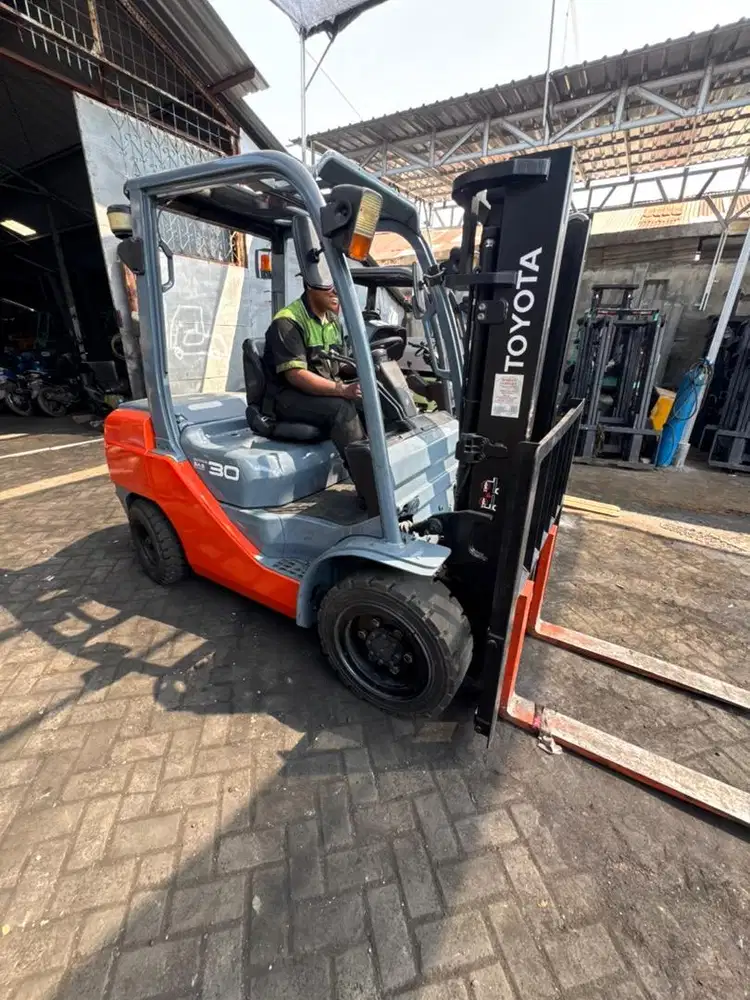 Toyota forklift bekas 8FD30