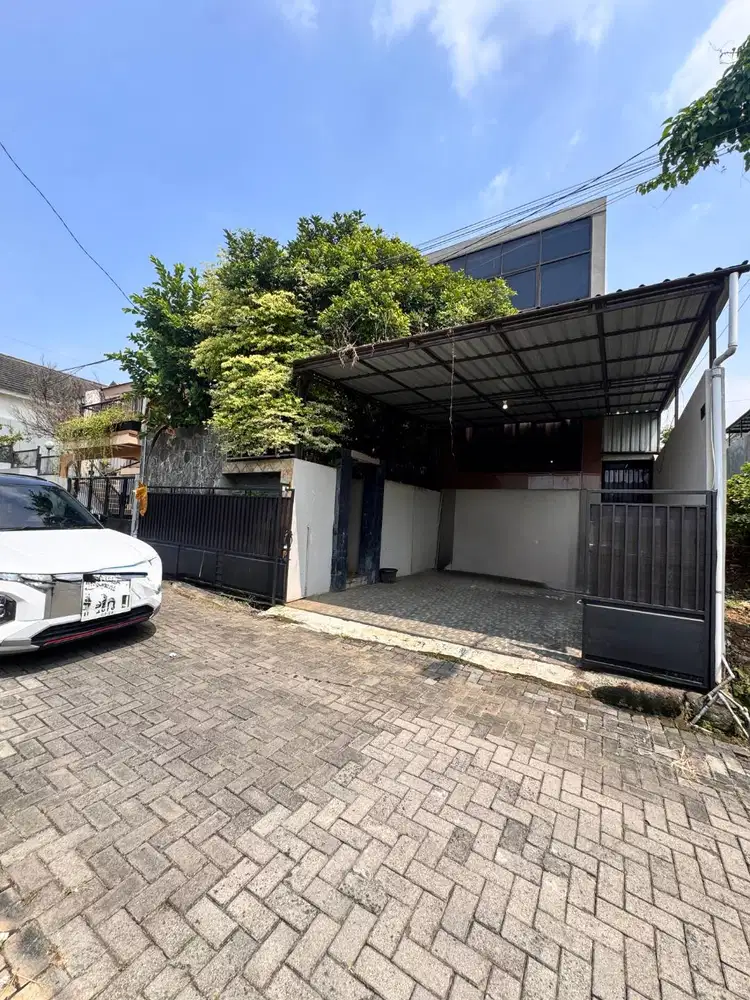 Rumah Mewah bonus kolam renang di Manyaran semarang