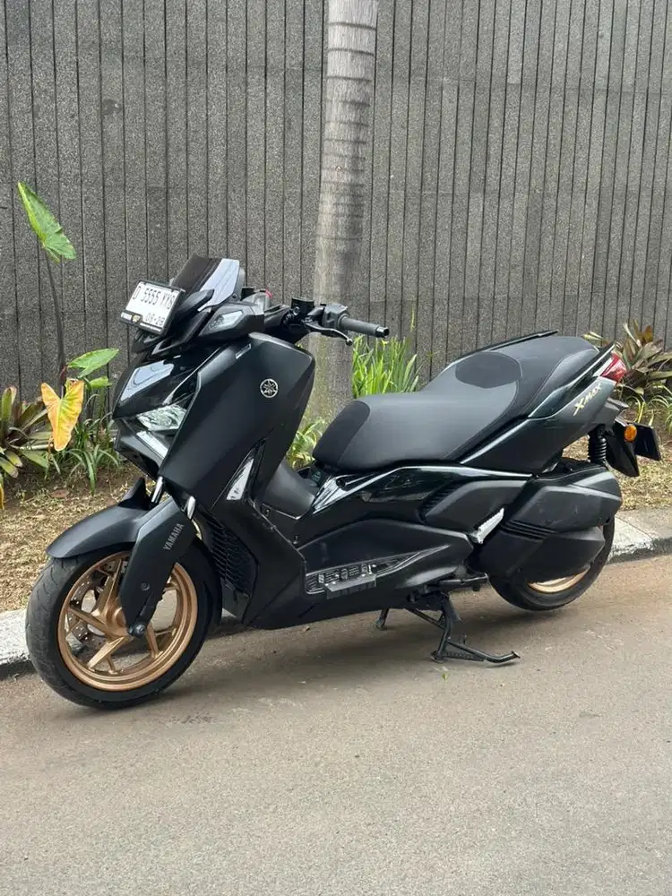 Xmax Connected 2023 Km rendah
