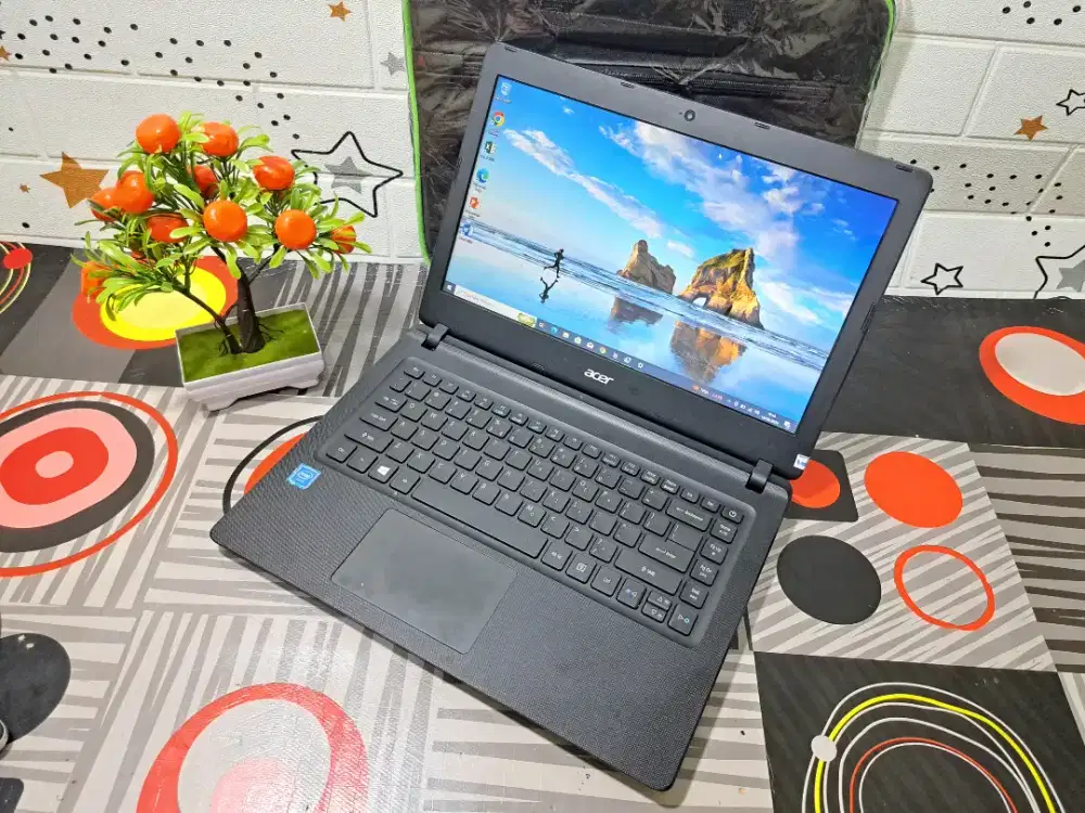 Laptop acer Es1-432 ram 4 gb hdd 500 gb + 160 gb siap pakai