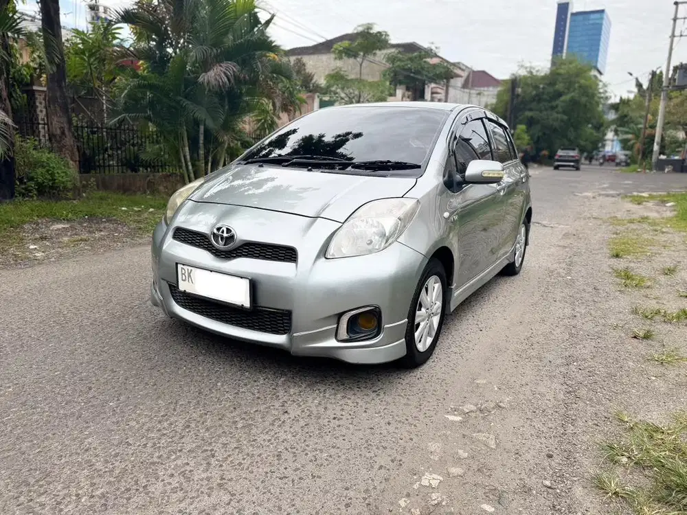Toyota Yaris tipe E 2013 Manual brio 2014 mirage 2015
