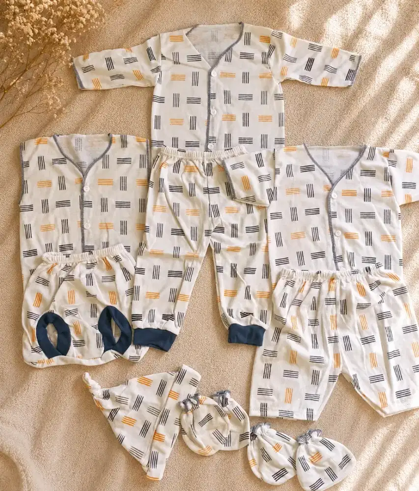 Baju bayi newborn 0-3 bulan Free kaos kaki