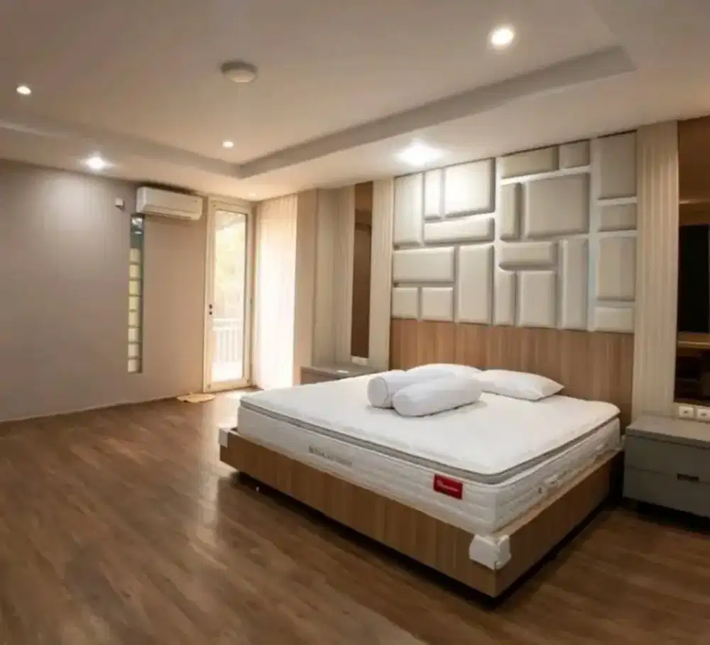 Rumah dijual cepat siap huni 3 lantai citragrand